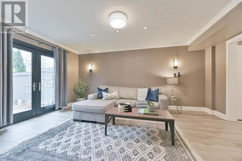 3082 Highbourne Crescent, Oakville, ON - Indoor Photo Showing Living Room