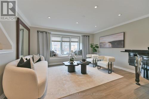 3082 Highbourne Crescent, Oakville, ON - Indoor Photo Showing Living Room