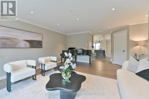 3082 Highbourne Crescent, Oakville, ON - Indoor Photo Showing Living Room