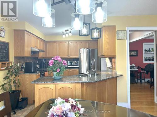 19 River Rock Crescent, Brampton, ON - Indoor Photo Showing Kitchen