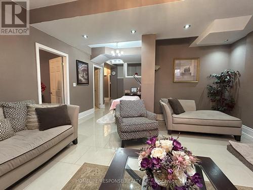 19 River Rock Crescent, Brampton, ON - Indoor Photo Showing Living Room