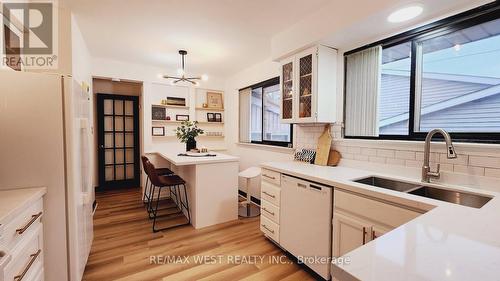 3161 The Credit Woodlands, Mississauga, ON - Indoor Photo Showing Kitchen With Double Sink