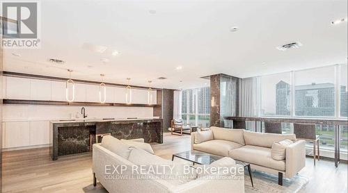 3605 - 4065 Confederation Parkway, Mississauga, ON - Indoor Photo Showing Living Room