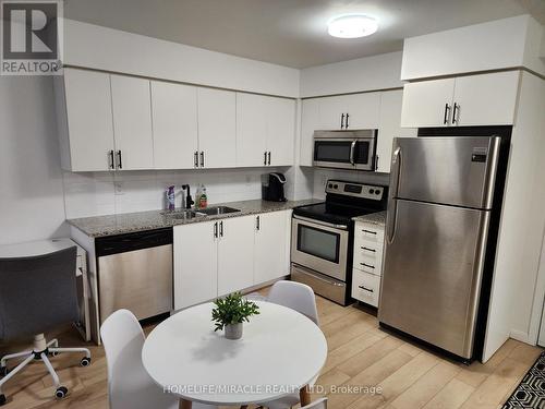 407 - 800 Lawrence Avenue W, Toronto, ON - Indoor Photo Showing Kitchen