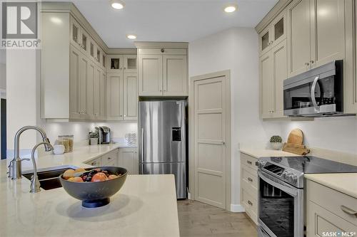 402 1515 Anson Road, Regina, SK - Indoor Photo Showing Kitchen With Upgraded Kitchen