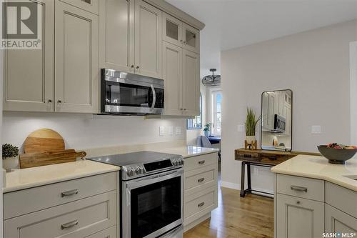 402 1515 Anson Road, Regina, SK - Indoor Photo Showing Kitchen