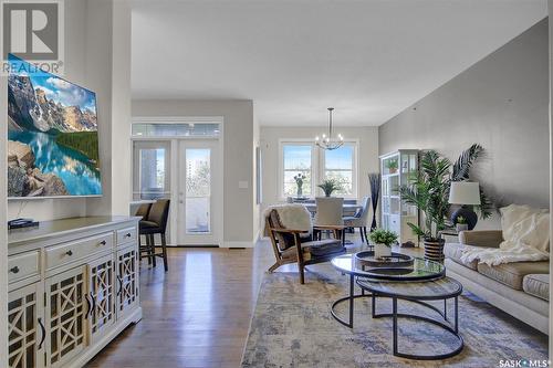 402 1515 Anson Road, Regina, SK - Indoor Photo Showing Living Room