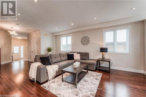 313 Zeller Drive, Kitchener, ON - Indoor Photo Showing Living Room