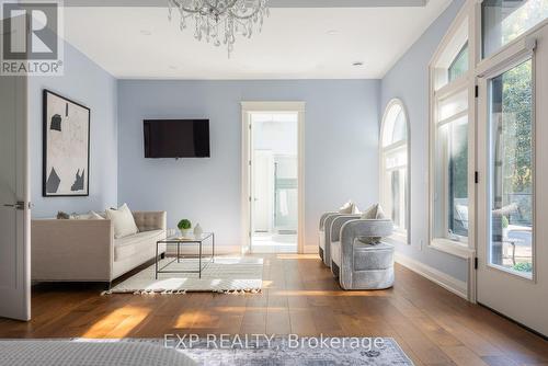 908 Bishop Place, Hamilton, ON - Indoor Photo Showing Living Room