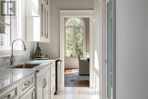 908 Bishop Place, Hamilton, ON - Indoor Photo Showing Kitchen With Upgraded Kitchen