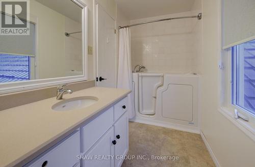 40 Linda Drive, Cambridge, ON - Indoor Photo Showing Bathroom