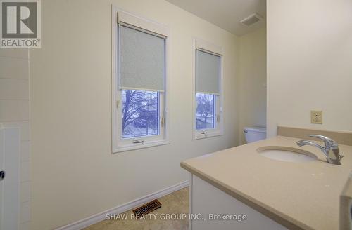 40 Linda Drive, Cambridge, ON - Indoor Photo Showing Bathroom