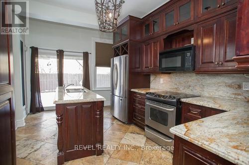 40 Arthur Street, Brantford, ON - Indoor Photo Showing Kitchen With Double Sink With Upgraded Kitchen