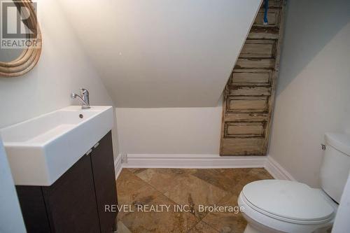 40 Arthur Street, Brantford, ON - Indoor Photo Showing Bathroom