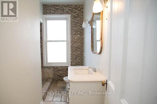 40 Arthur Street, Brantford, ON - Indoor Photo Showing Bathroom