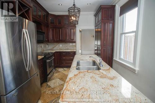 40 Arthur Street, Brantford, ON - Indoor Photo Showing Kitchen With Double Sink With Upgraded Kitchen