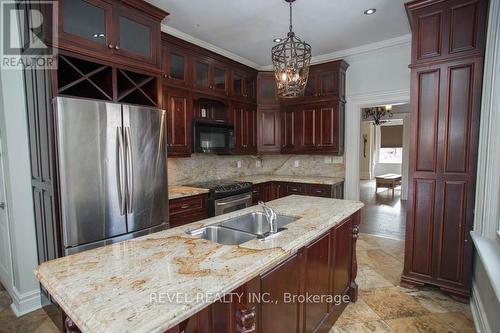 40 Arthur Street, Brantford, ON - Indoor Photo Showing Kitchen With Double Sink With Upgraded Kitchen