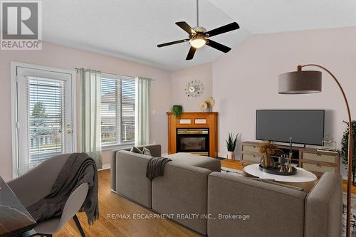 107 Dorchester Drive, Grimsby, ON - Indoor Photo Showing Living Room With Fireplace