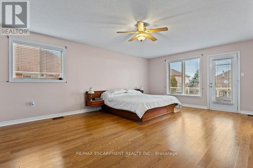 107 Dorchester Drive, Grimsby, ON - Indoor Photo Showing Bedroom