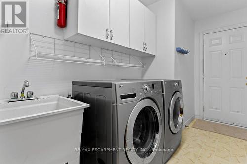 107 Dorchester Drive, Grimsby, ON - Indoor Photo Showing Laundry Room