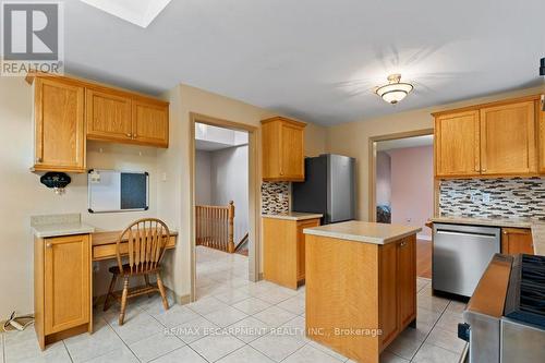 107 Dorchester Drive, Grimsby, ON - Indoor Photo Showing Kitchen