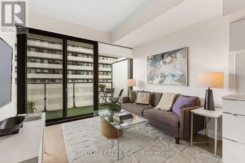 2912 - 185 Roehampton Avenue, Toronto, ON - Indoor Photo Showing Living Room