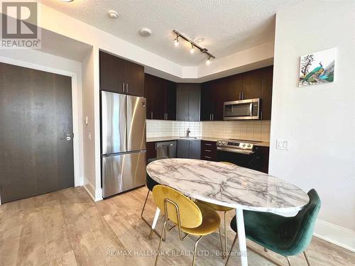 529 - 560 Front Street W, Toronto, ON - Indoor Photo Showing Kitchen