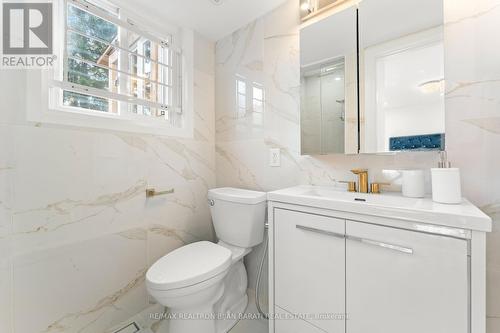 17 Wyvern Road, Toronto, ON - Indoor Photo Showing Bathroom