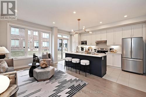 71 Freeman William Street, Markham, ON - Indoor Photo Showing Kitchen With Upgraded Kitchen