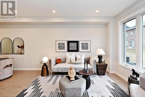 71 Freeman William Street, Markham, ON - Indoor Photo Showing Living Room