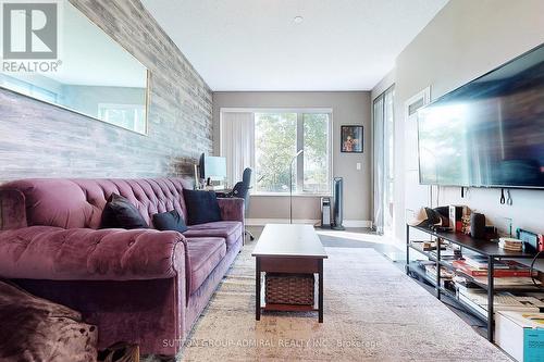 106 - 325 South Park Road, Markham, ON - Indoor Photo Showing Living Room