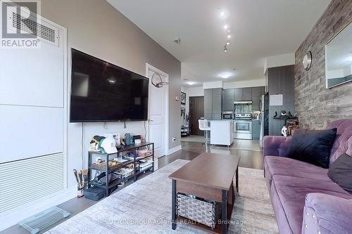 106 - 325 South Park Road, Markham, ON - Indoor Photo Showing Living Room