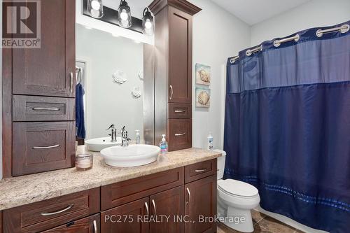 32 Abbott Street, Strathroy-Caradoc (Se), ON - Indoor Photo Showing Bathroom