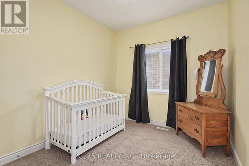 32 Abbott Street, Strathroy-Caradoc (Se), ON - Indoor Photo Showing Bedroom