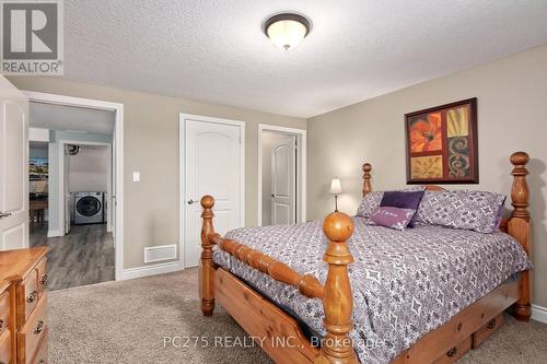 32 Abbott Street, Strathroy-Caradoc (Se), ON - Indoor Photo Showing Bedroom