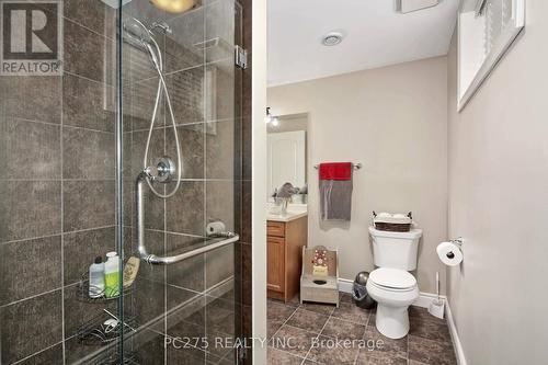 32 Abbott Street, Strathroy-Caradoc (Se), ON - Indoor Photo Showing Bathroom