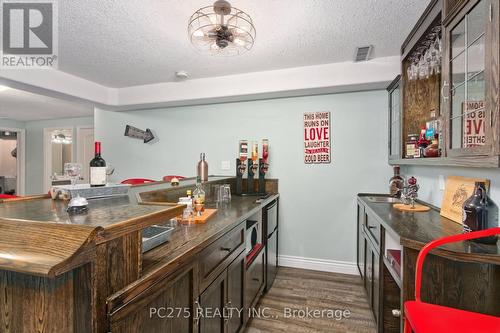 32 Abbott Street, Strathroy-Caradoc (Se), ON - Indoor Photo Showing Kitchen