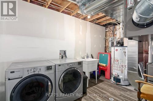 32 Abbott Street, Strathroy-Caradoc (Se), ON - Indoor Photo Showing Laundry Room