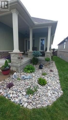 32 Abbott Street, Strathroy-Caradoc (Se), ON - Outdoor With Deck Patio Veranda