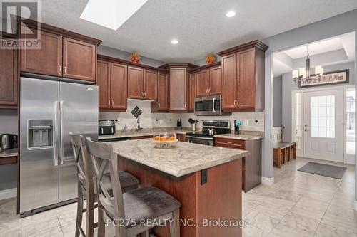 32 Abbott Street, Strathroy-Caradoc (Se), ON - Indoor Photo Showing Kitchen