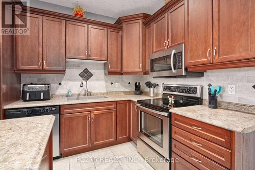 32 Abbott Street, Strathroy-Caradoc (Se), ON - Indoor Photo Showing Kitchen