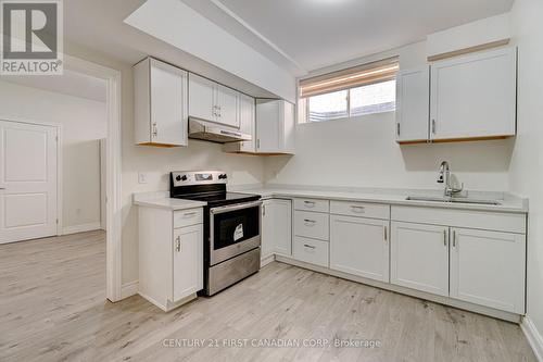 2808 Heardcreek Trail, London, ON - Indoor Photo Showing Kitchen