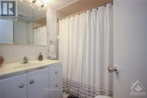 687 Melbourne Avenue, Ottawa, ON - Indoor Photo Showing Bathroom