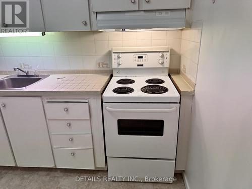 516 - 3100 Carling Avenue, Ottawa, ON - Indoor Photo Showing Kitchen