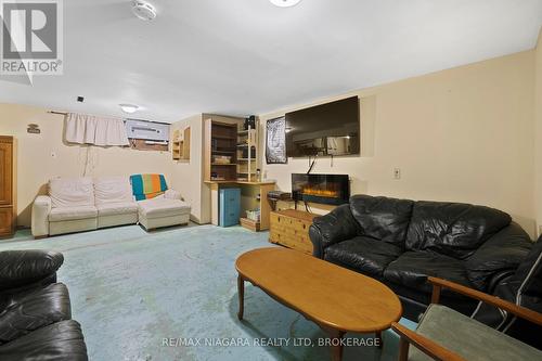 172 Queen Street, Port Colborne, ON - Indoor Photo Showing Living Room