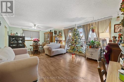 172 Queen Street, Port Colborne, ON - Indoor Photo Showing Living Room