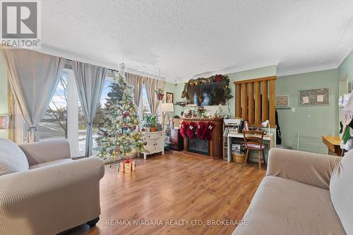 172 Queen Street, Port Colborne, ON - Indoor Photo Showing Living Room