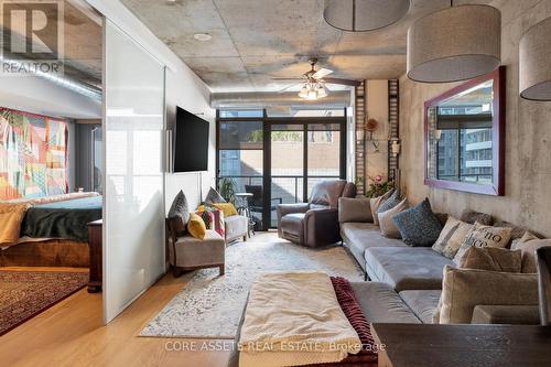 514 - 138 Princess Street, Toronto, ON - Indoor Photo Showing Living Room