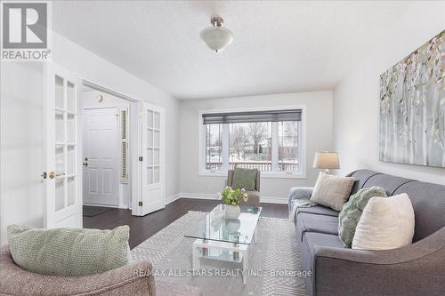 78 Castille Crescent, Georgina, ON - Indoor Photo Showing Living Room