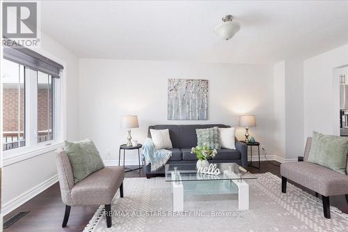 78 Castille Crescent, Georgina, ON - Indoor Photo Showing Living Room